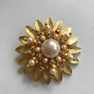 Starburst Floral Brooch/Pin Pearls/Rhinestone Gold finish costume Vintage 2"